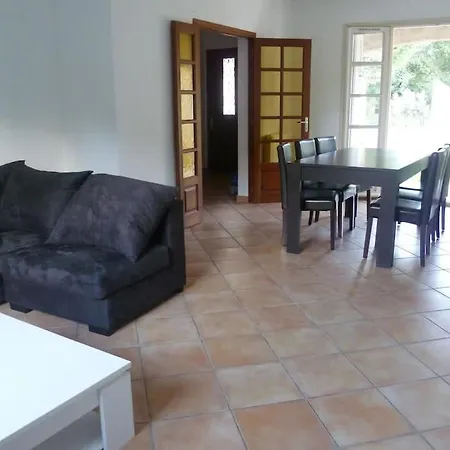 Bas De De 90m² Entre Apartmán